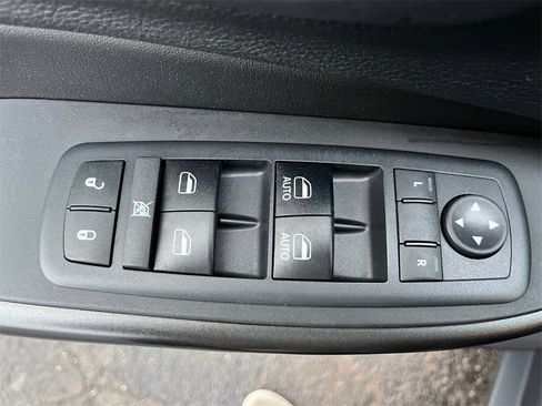 Used 2019 Jeep Cherokee Trailhawk w/ Cold Weather Group image 17