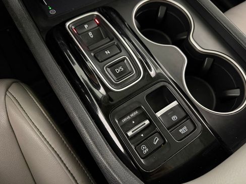 Certified 2024 Honda Pilot Touring image 23