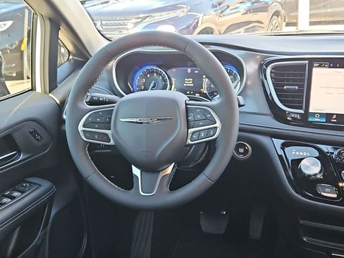 New 2026 Chrysler Pacifica Select image 22