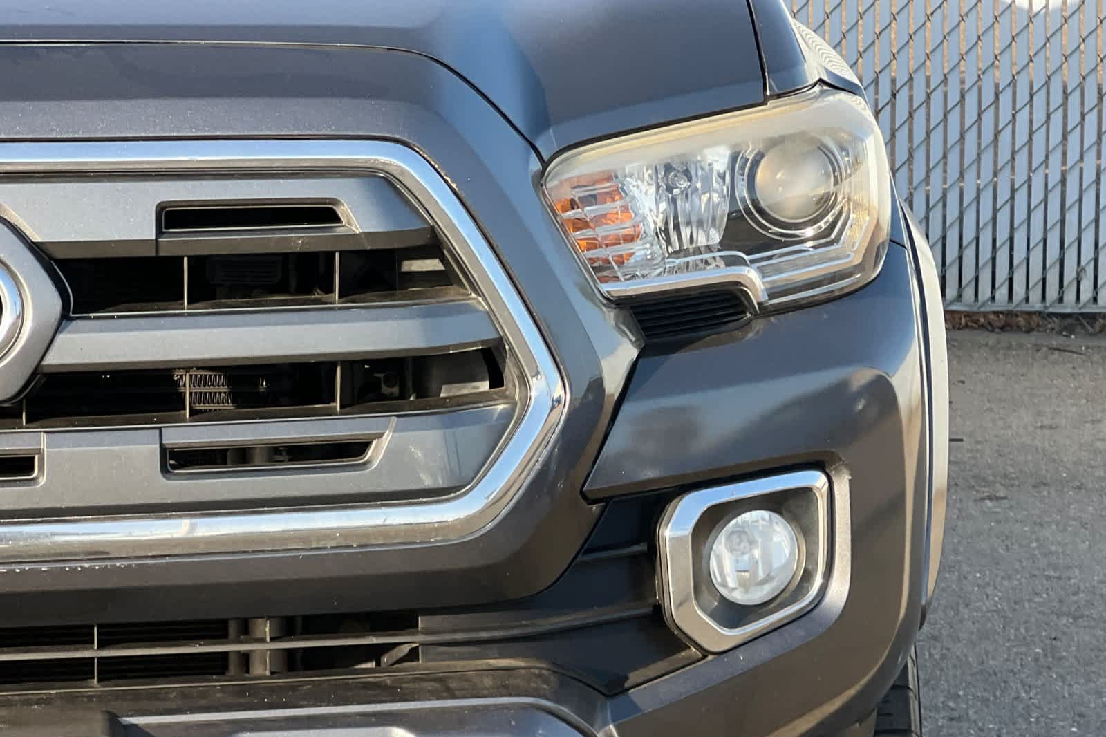 Used 2016 Toyota Tacoma Limited w/ Towing Package RWD image 14