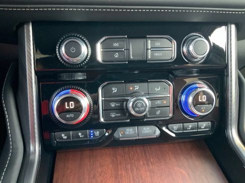 Used 2024 GMC Yukon XL Denali Ultimate AWD/4WD image 30