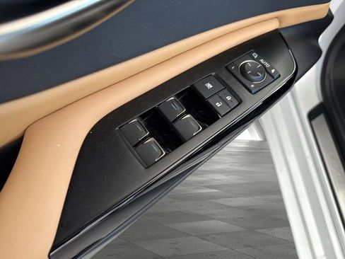 Certified 2025 Lexus ES 300h w/ Premium Package FWD image 9