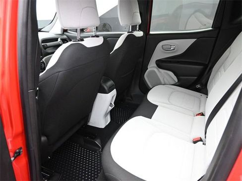 Used 2022 Jeep Renegade Latitude image 10