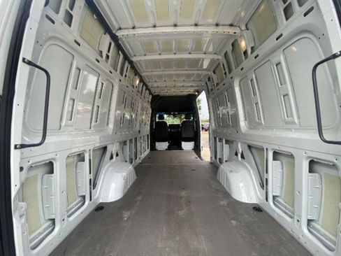 Used 2021 Mercedes-Benz Sprinter 2500 w/ Driver Convenience Package image 11