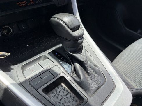Used 2021 Toyota RAV4 LE w/ Carpet Mat Package (TMS) FWD image 7