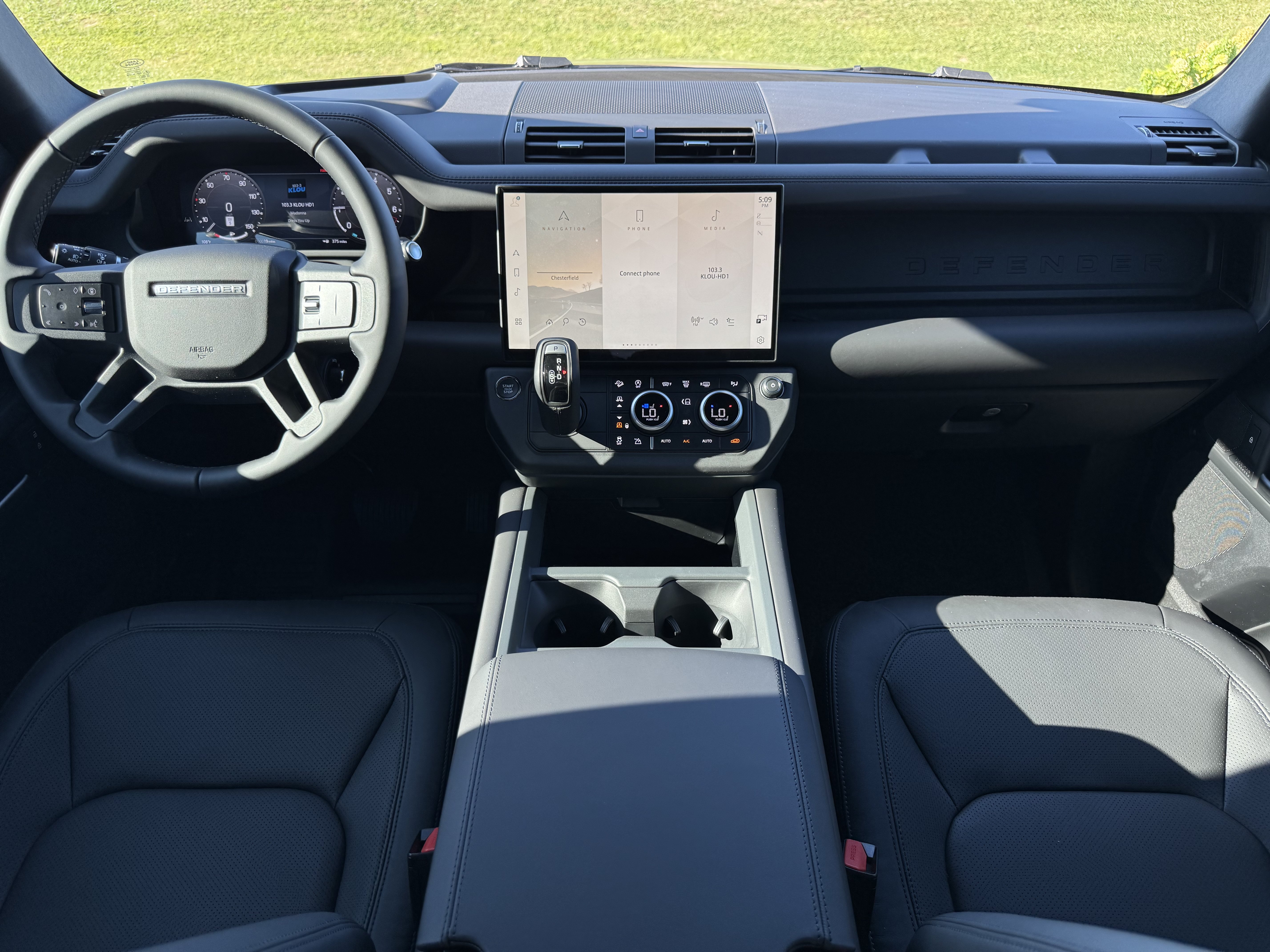 New 2026 Land Rover Defender 130 X-Dynamic SE AWD/4WD image 4