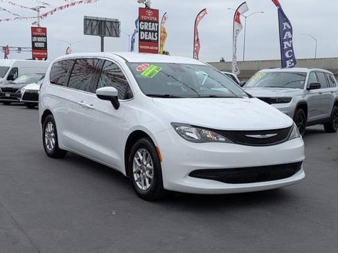 Used 2023 Chrysler Voyager LX FWD image 3