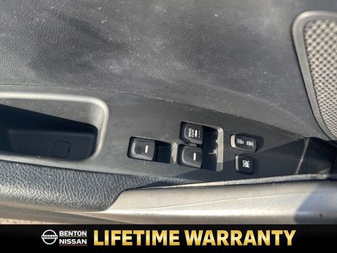 Used 2017 Hyundai Veloster Value Edition image 12