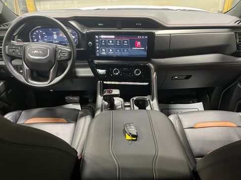Used 2023 GMC Sierra 1500 AT4 w/ AT4 Premium Package AWD/4WD image 5