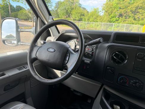 Used 2016 Ford E-350 and Econoline 350 Super Duty w/ Power Windows & Locks Group image 12