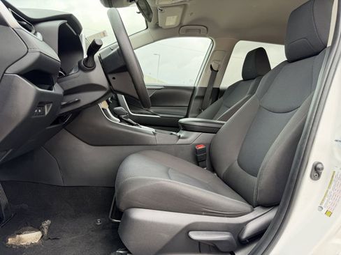 Used 2024 Toyota RAV4 LE AWD/4WD image 26