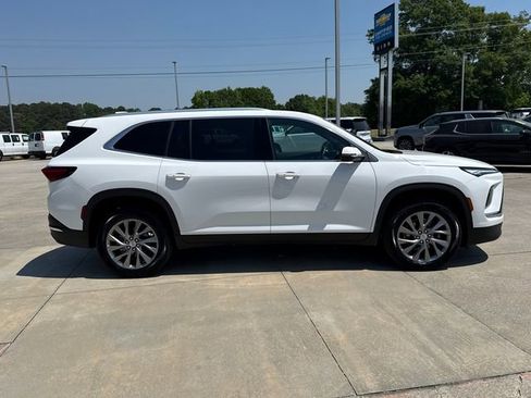 Used 2025 Buick Enclave Preferred FWD image 4