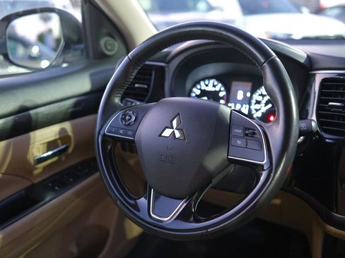 Used 2017 Mitsubishi Outlander SEL image 33