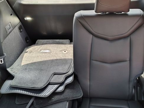 New 2025 Cadillac XT6 Luxury w/ LPO, Premium Carpet Package image 38