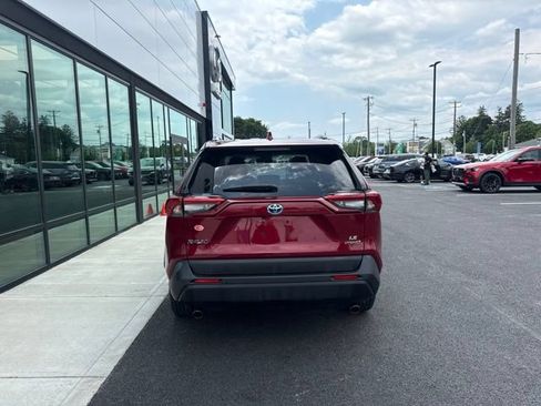 Used 2024 Toyota RAV4 LE AWD/4WD image 4