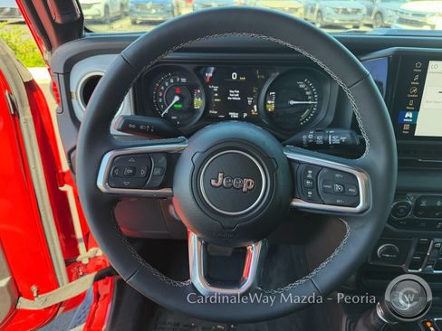 Used 2025 Jeep Wrangler Unlimited Sahara AWD/4WD image 21