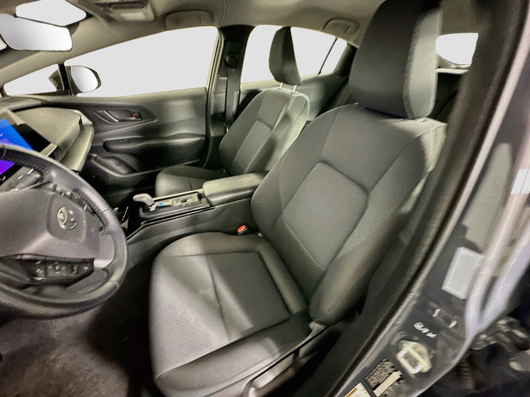 Used 2025 Toyota Prius LE FWD image 13