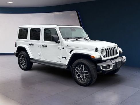 Used 2026 Jeep Wrangler Unlimited Sahara AWD/4WD image 7