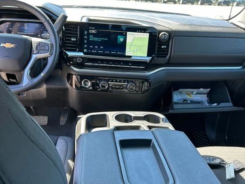 Used 2024 Chevrolet Silverado 1500 LT AWD/4WD image 9