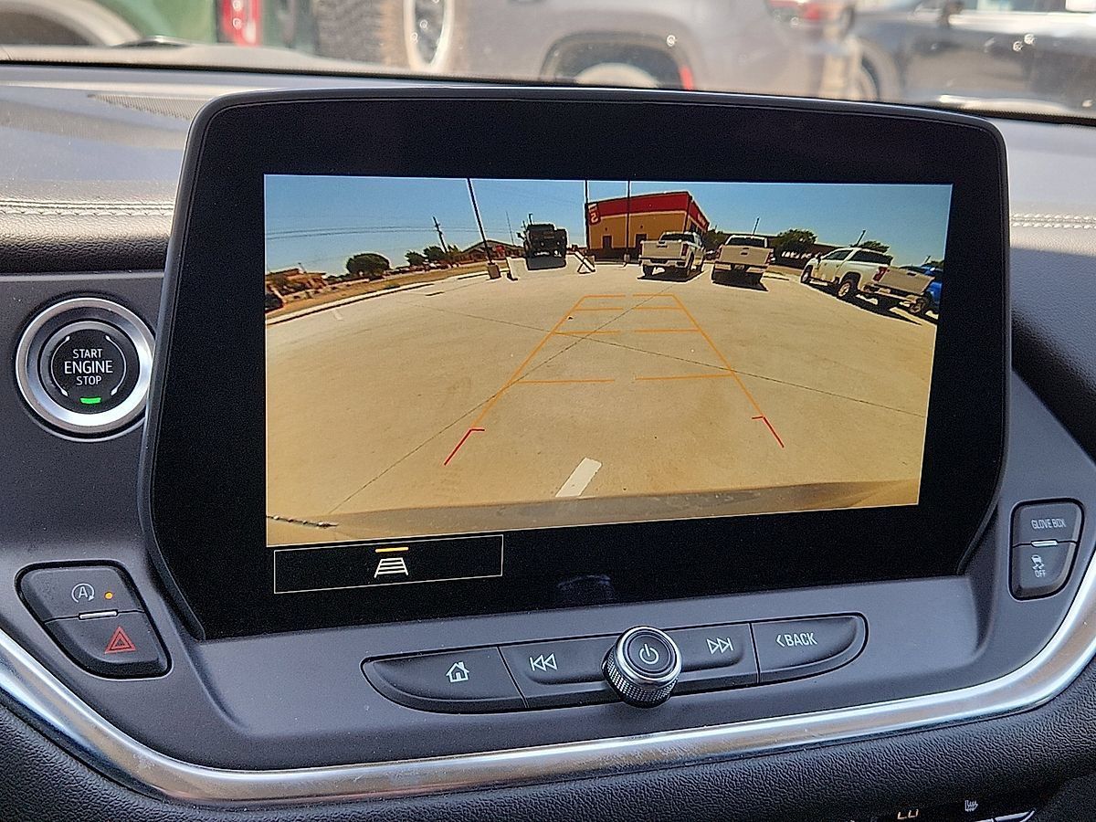 Used 2025 Chevrolet Blazer LT FWD image 8