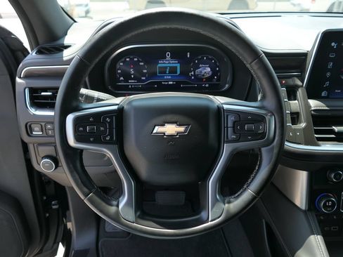 Used 2023 Chevrolet Suburban LT w/ Luxury Package RWD image 17