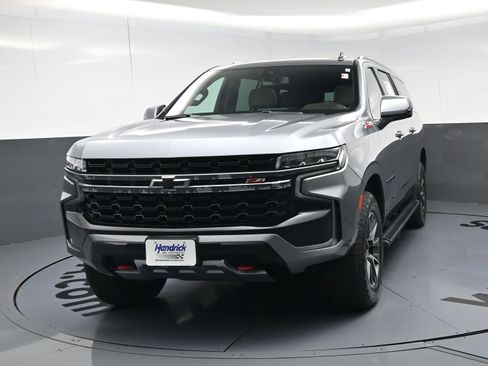 Used 2022 Chevrolet Suburban Z71 w/ Luxury Package AWD/4WD image 5