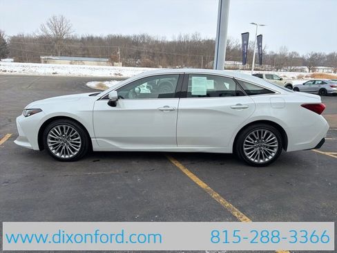 Used 2021 Toyota Avalon Limited image 4