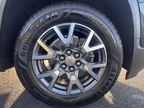 Used 2023 GMC Acadia SLT image 31