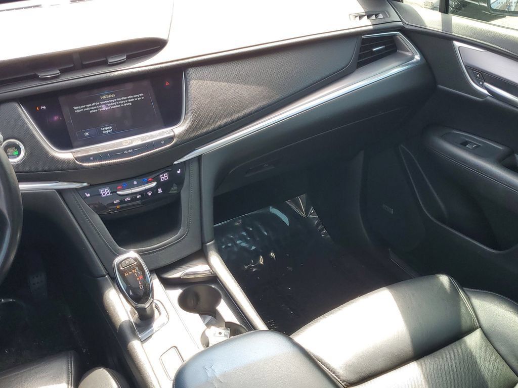 Used 2017 Cadillac XT5 Luxury w/ Driver Awareness Package FWD image 16