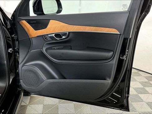 Used 2024 Volvo XC90 B5 Plus image 24