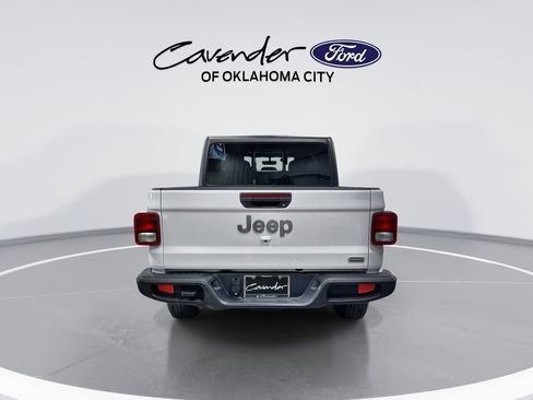 Used 2023 Jeep Gladiator Overland AWD/4WD image 7