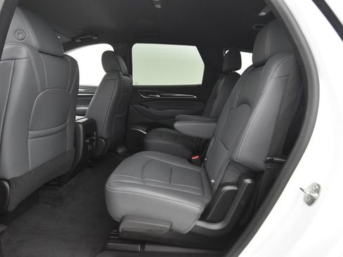 Used 2022 Buick Enclave Essence FWD image 26
