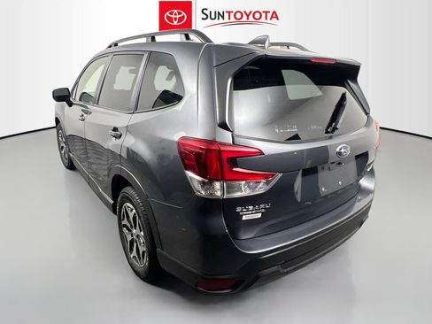 Used 2022 Subaru Forester Premium image 6