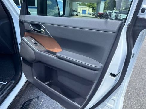Used 2024 Lexus GX 550 w/ Accessory Package (2T) AWD/4WD image 45