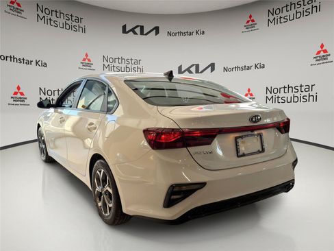 Used 2021 Kia Forte LXS FWD image 2