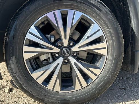 Used 2023 Nissan Rogue SV image 15