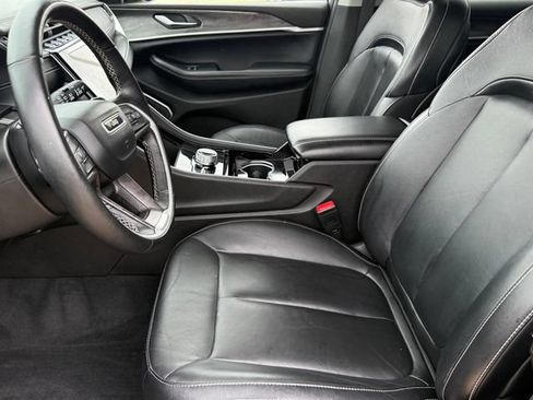 Used 2022 Jeep Grand Cherokee L Limited AWD/4WD image 13