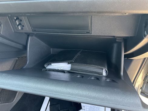 Certified 2022 Volkswagen Tiguan SEL R-Line image 38