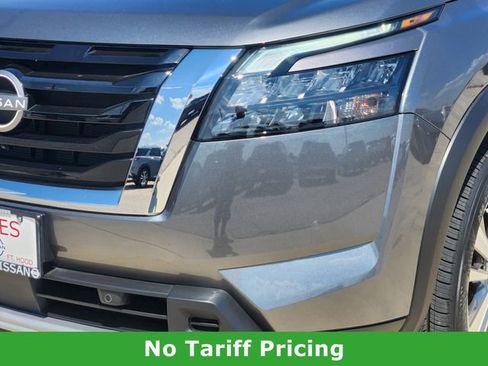 Certified 2025 Nissan Pathfinder SL image 6