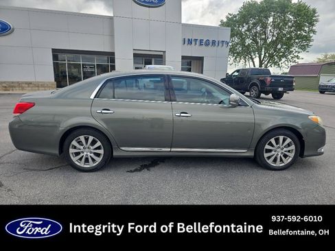 Used 2011 Toyota Avalon Limited FWD image 1