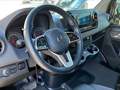 Used 2020 Mercedes-Benz Sprinter 2500 image 17