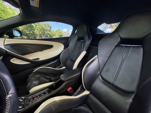 Used 2017 McLaren 570S Coupe image 19