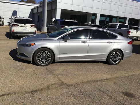 Used 2018 Ford Fusion SE w/ Equipment Group 602A image 2