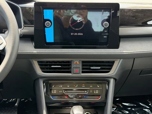 New 2026 Volkswagen Taos SE FWD image 16