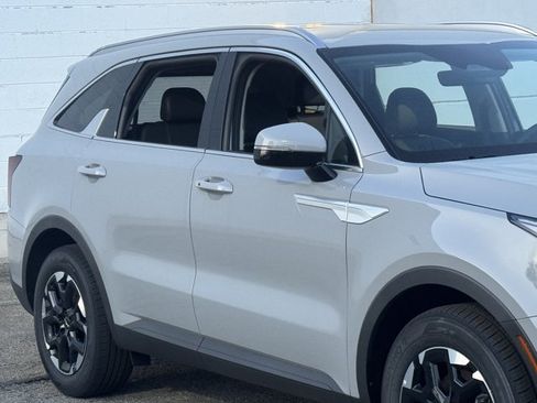 New 2026 Kia Sorento S FWD image 4