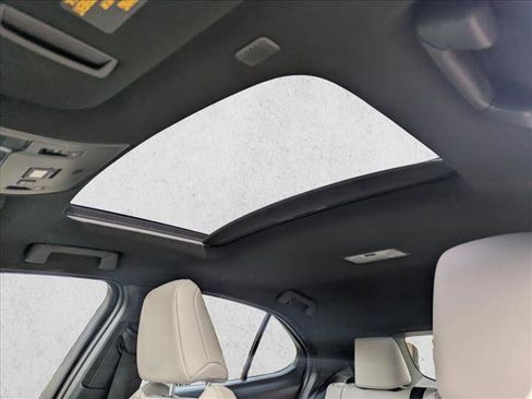 Used 2019 Lexus UX 250h AWD/4WD image 17