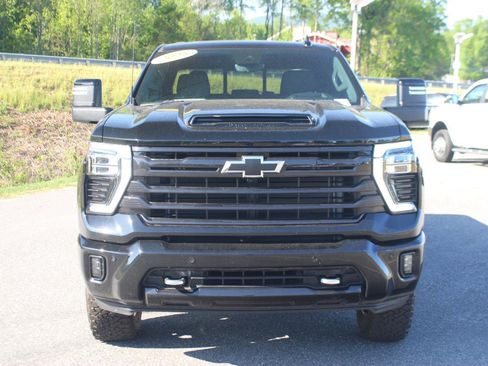 Used 2025 Chevrolet Silverado 2500 High Country w/ High Country Premium Package AWD/4WD image 2