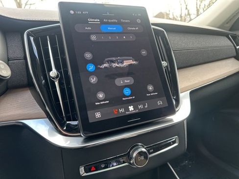 Certified 2025 Volvo XC90 B6 Plus image 22