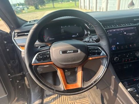 Used 2025 Jeep Grand Cherokee Summit AWD/4WD image 14