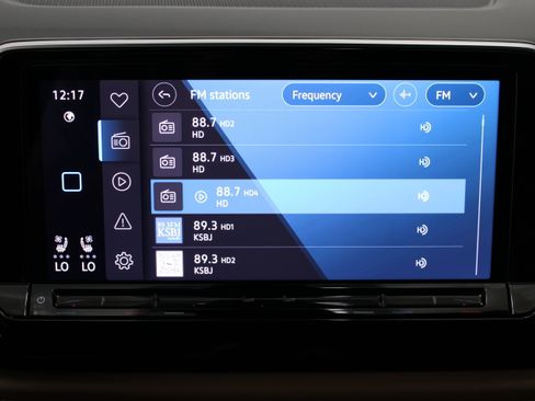Used 2024 Volkswagen Atlas Cross Sport SE FWD image 19